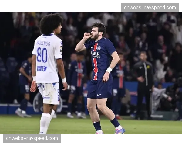 巴黎圣日耳曼2-1险胜马赛,拉莫斯头球绝杀助球队拿下国家德比 巴黎圣日耳曼2-1险胜马赛,拉莫斯头球绝杀助球队拿下国家德比